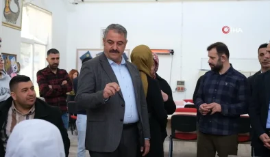 AK Parti Diyarbakır Büyükşehir Belediye Başkan Adayı Mehmet Halis Bilden, istihdam garantili mesleki eğitim kurslarıyla işsizlik sorununu çözecek