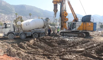 Hatay Valisi Mustafa Masatlı, depremden etkilenen tarihi yapılardaki çalışmaları değerlendirdi