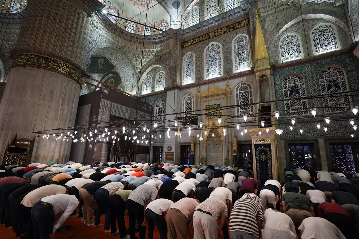 İstanbul’da Mevlit Kandili Kutlandı