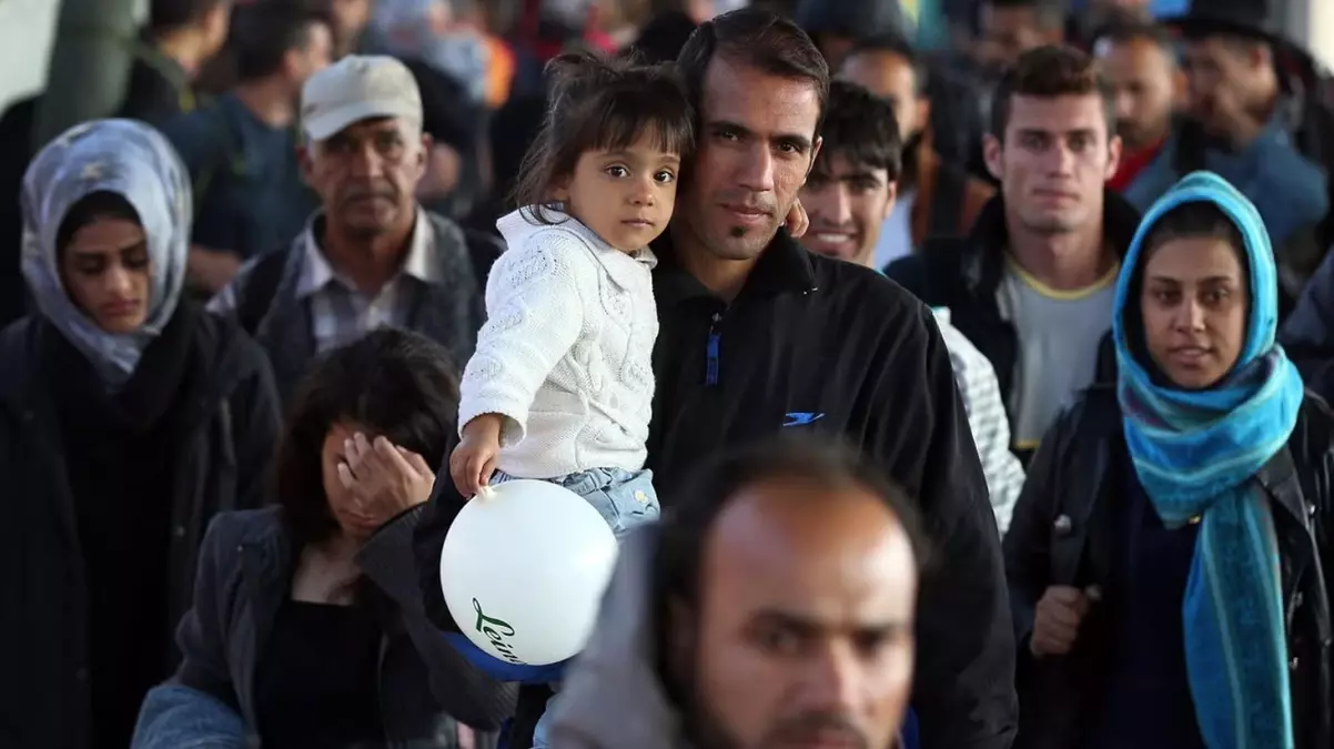 Almanya, Suriyeli mültecilerin iltica başvurularını dondurdu