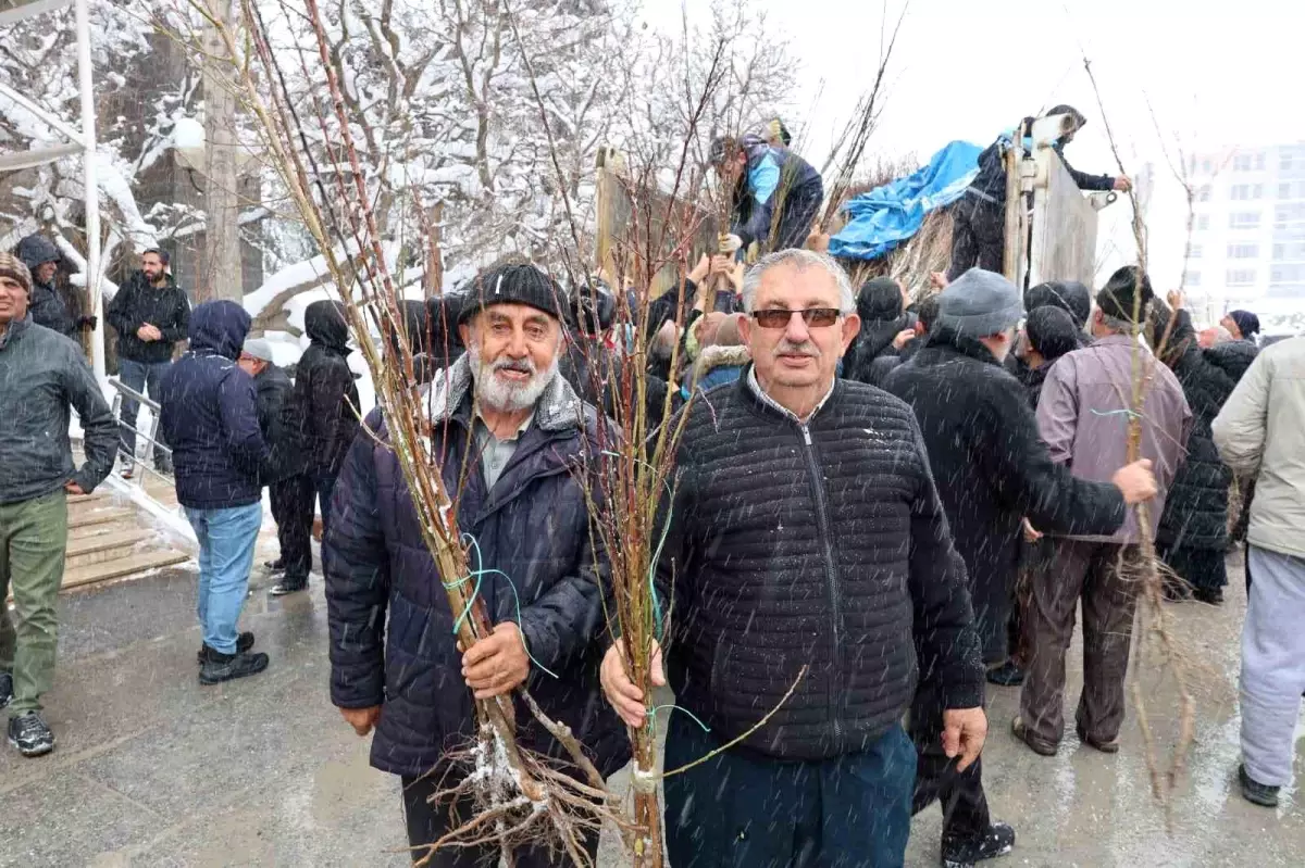 Hacılar’da Meyve Fidanı Dağıtımıyla Yeşil Gelecek Vurgusu