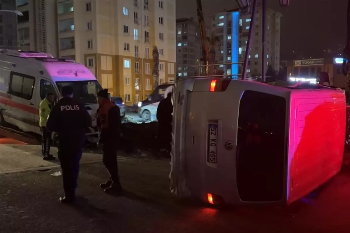 Samsun’da ambulans ile minibüs çarpıştı
